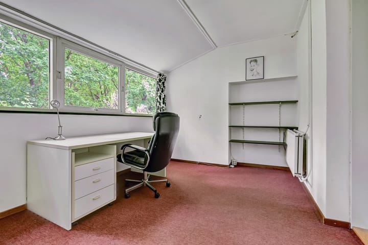 Photo 32 of Helmkruidstraat 13