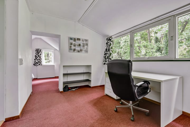 Photo 33 of Helmkruidstraat 13