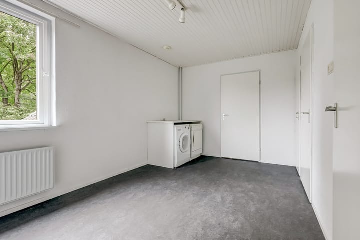 Photo 36 of Helmkruidstraat 13