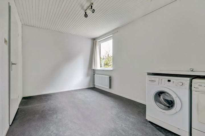 Photo 37 of Helmkruidstraat 13