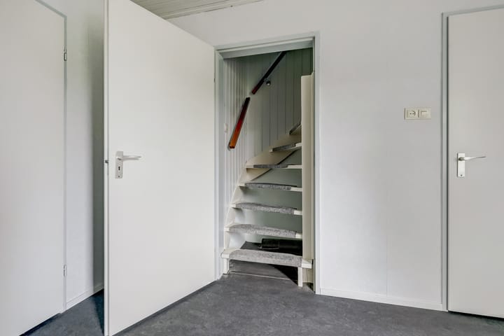 Photo 38 of Helmkruidstraat 13