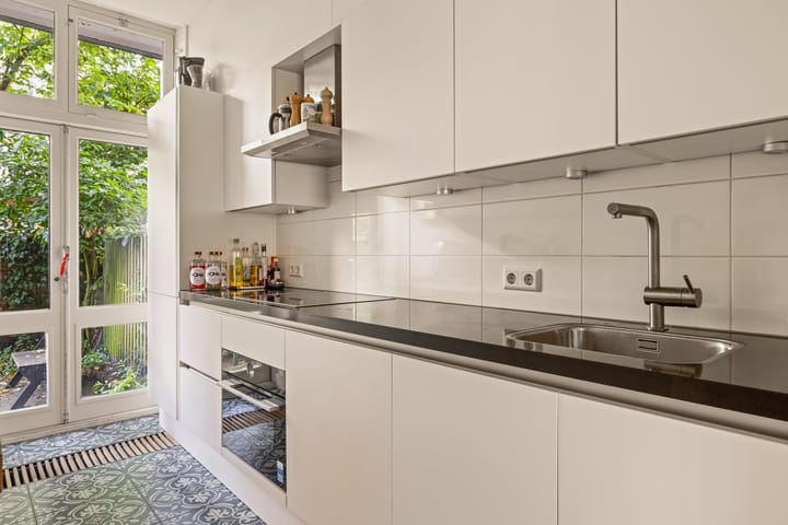 Photo 2 of Woubruggestraat 35-H