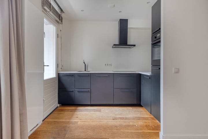 Photo 2 of Lootsstraat 28-2