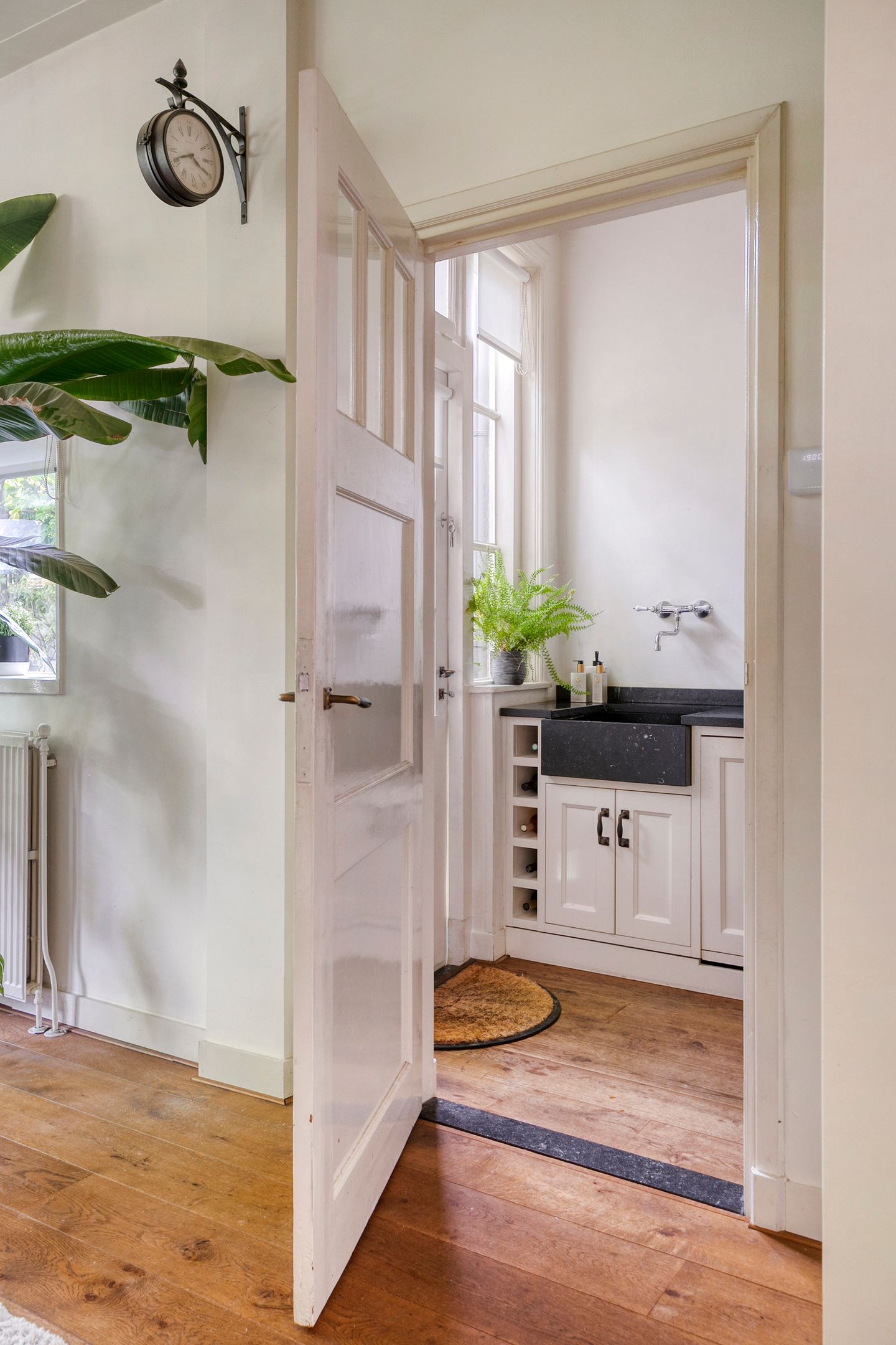 Photo 14 of Koninginnestraat 49