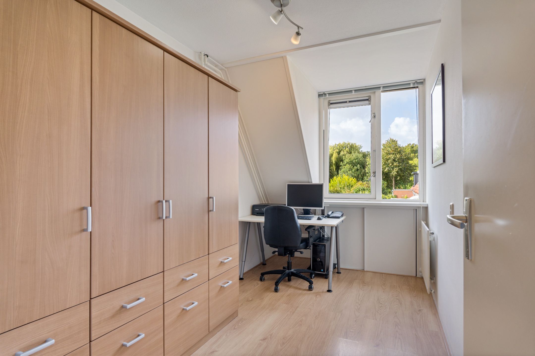 Foto 27 van Titaanwit 47