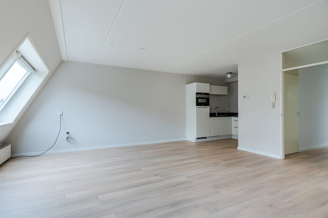 Foto 8 van Valkenierstraat 15-B