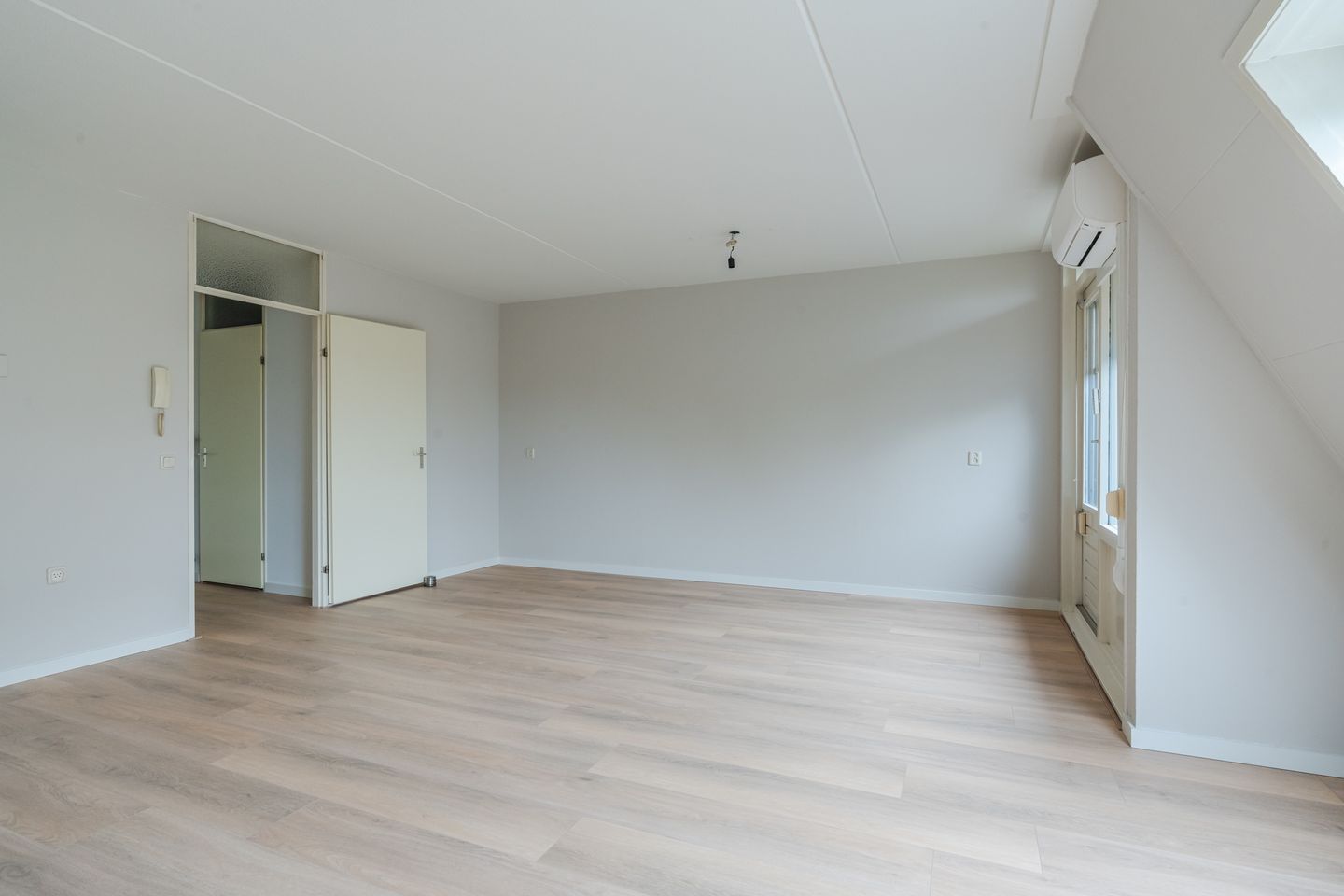 Foto 10 van Valkenierstraat 15-B