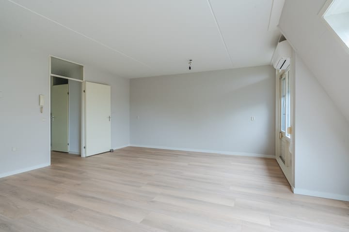 Foto 10 van Valkenierstraat 15-B