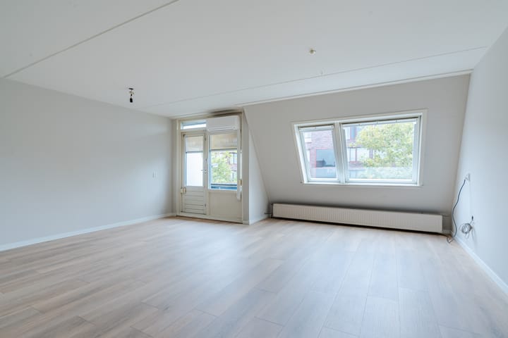 Foto 11 van Valkenierstraat 15-B