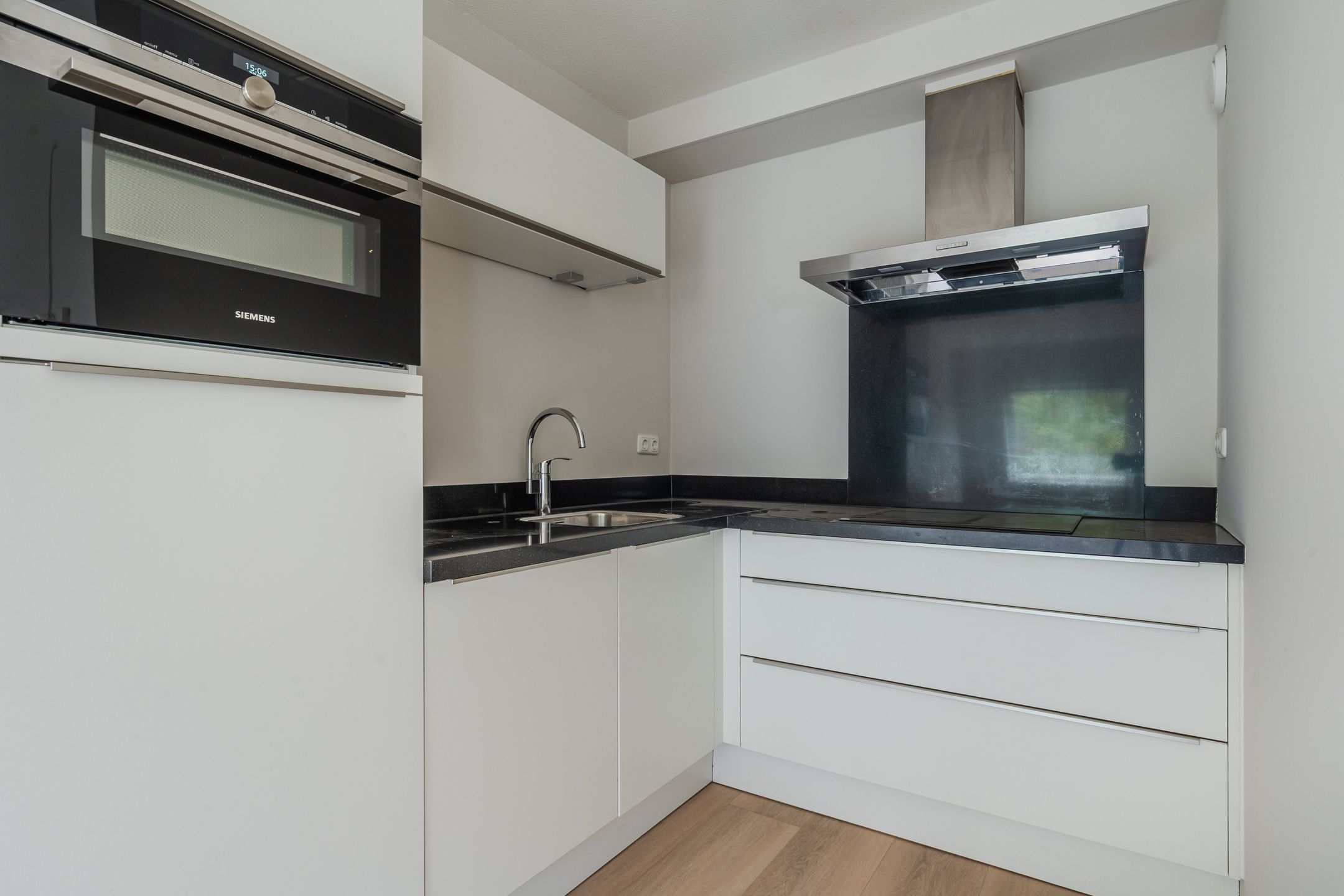 Foto 12 van Valkenierstraat 15-B