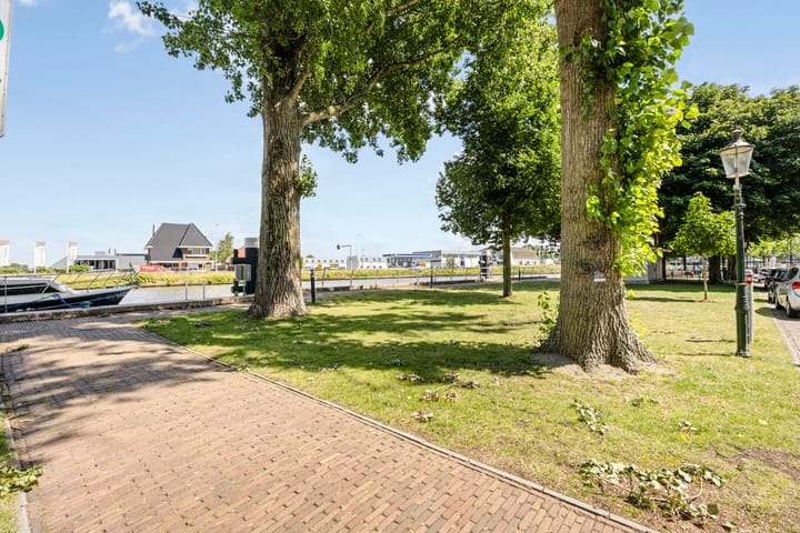 Photo 59 of Oranjelaan 2