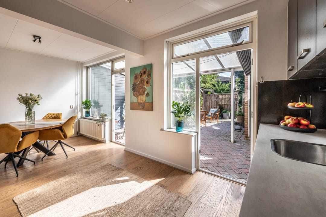 Photo 13 of Voorburgstraat 8