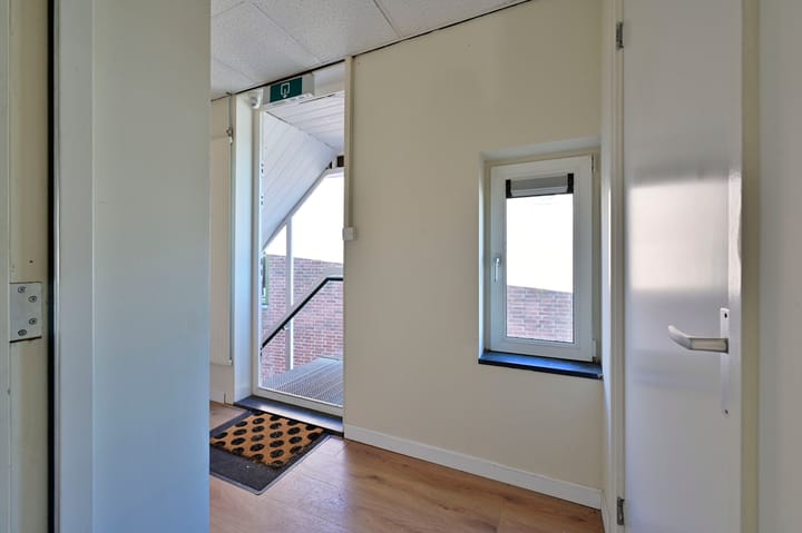 Foto 12 van Middenweg 9-A