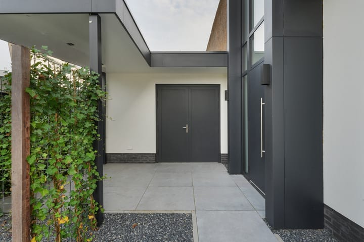 Photo 8 of Hubert van Schonauwenlaan 4