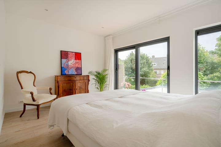 Photo 23 of Van Zuylen van Nijeveltstraat 145