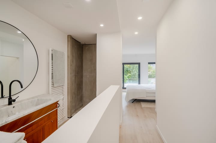 Photo 24 of Van Zuylen van Nijeveltstraat 145