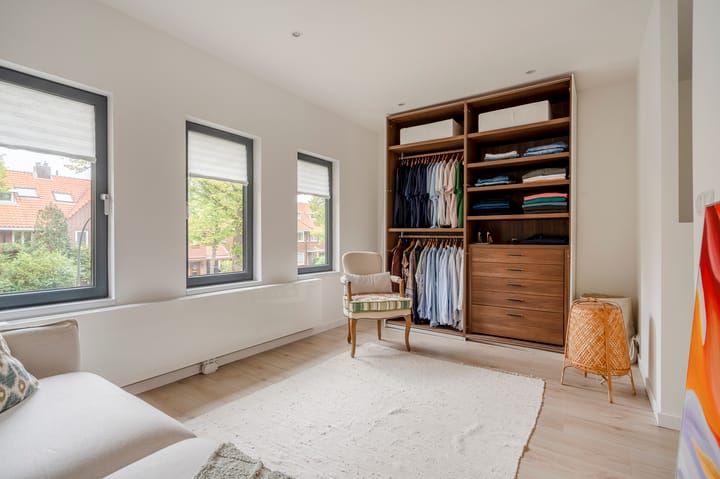 Photo 30 of Van Zuylen van Nijeveltstraat 145