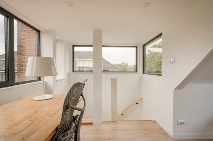 Photo 35 of Van Zuylen van Nijeveltstraat 145