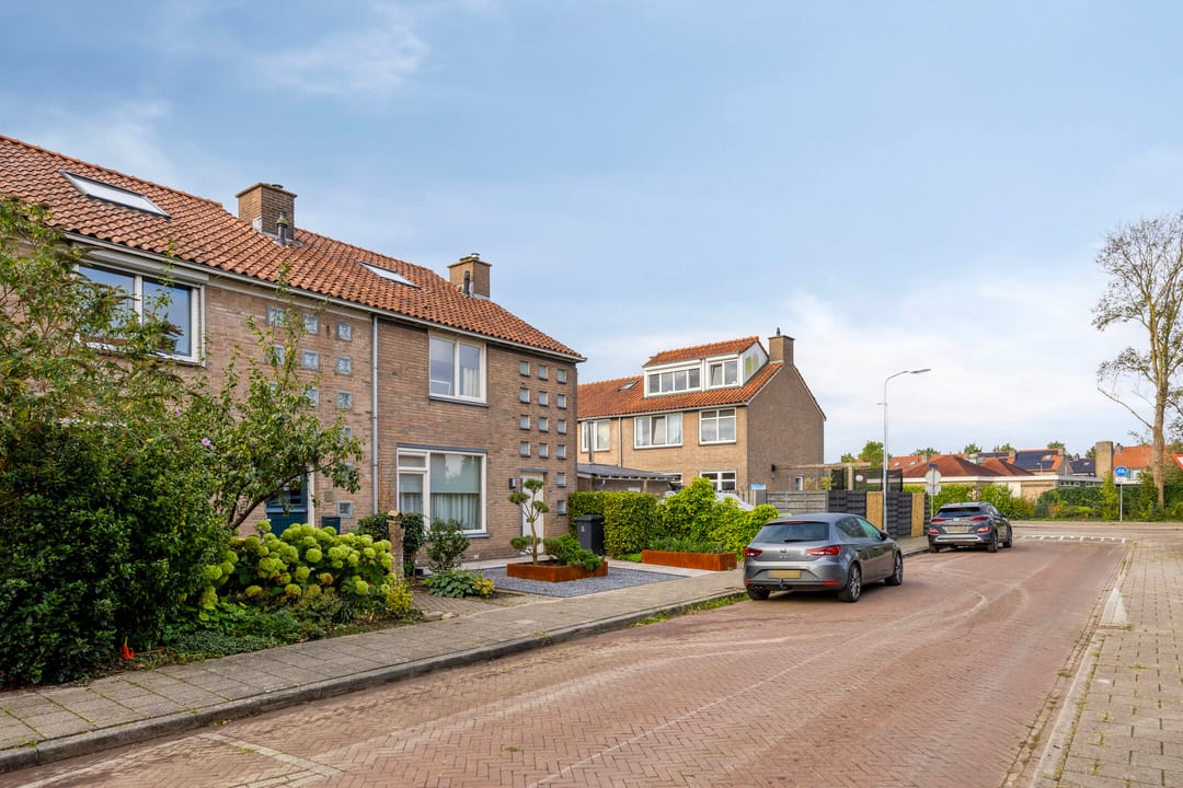 Photo 38 of Amalia van Solmsstraat 29