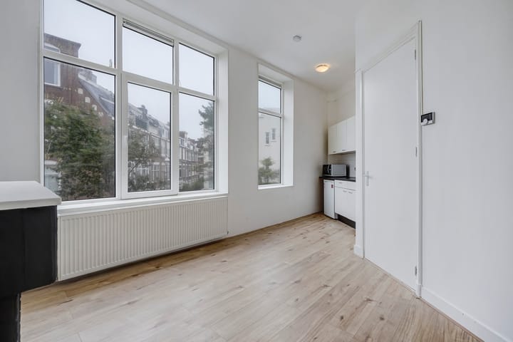 Photo 10 of Amsterdamsestraat 61