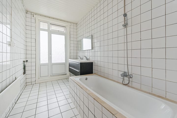 Photo 12 of Newtonstraat 461