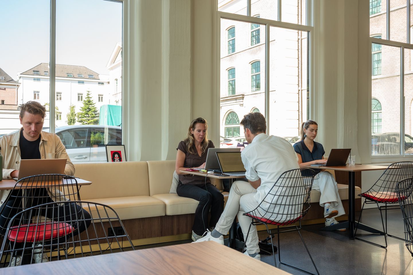 View photo 4 of Sarphatistraat 370