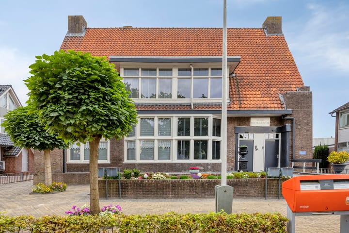 Photo 2 of Mr. Ovingstraat 2-D