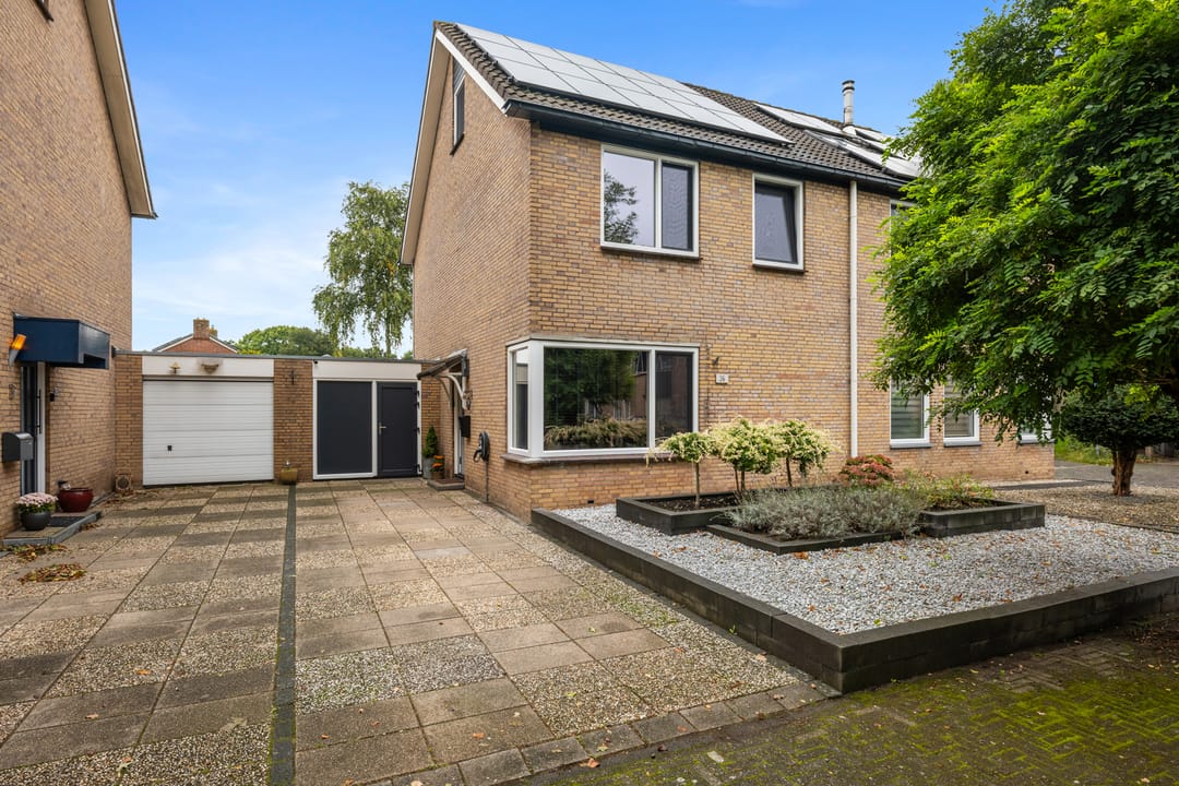 Photo 1 of Ds. van Petegemstraat 36