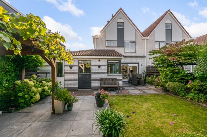 Photo 3 of Karmelietenstraat 12