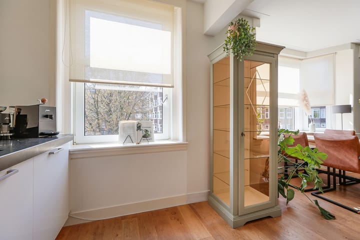 Photo 7 of Antillenstraat 40-2