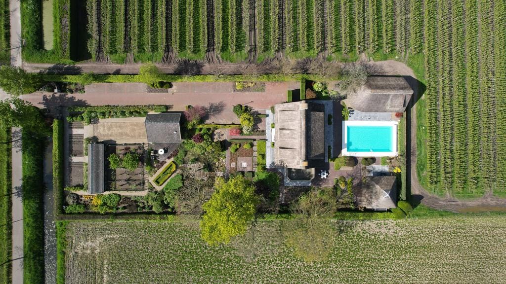 Photo 2 of Roosendaalseweg 24