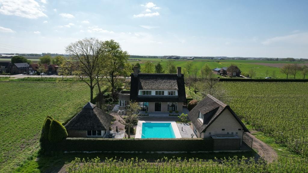 Photo 3 of Roosendaalseweg 24