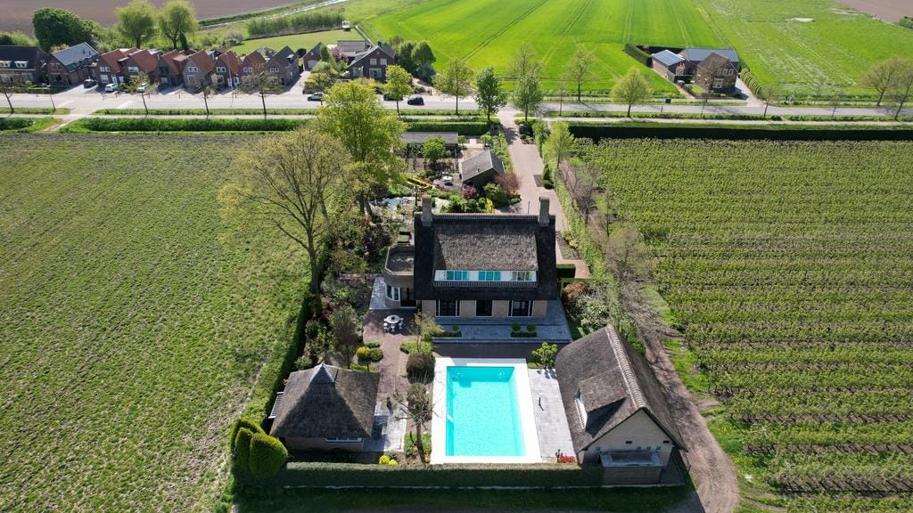 Photo 35 of Roosendaalseweg 24