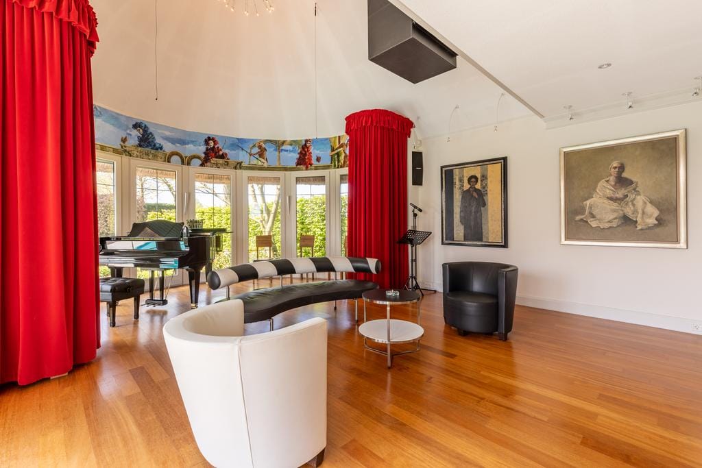 Photo 43 of Roosendaalseweg 24