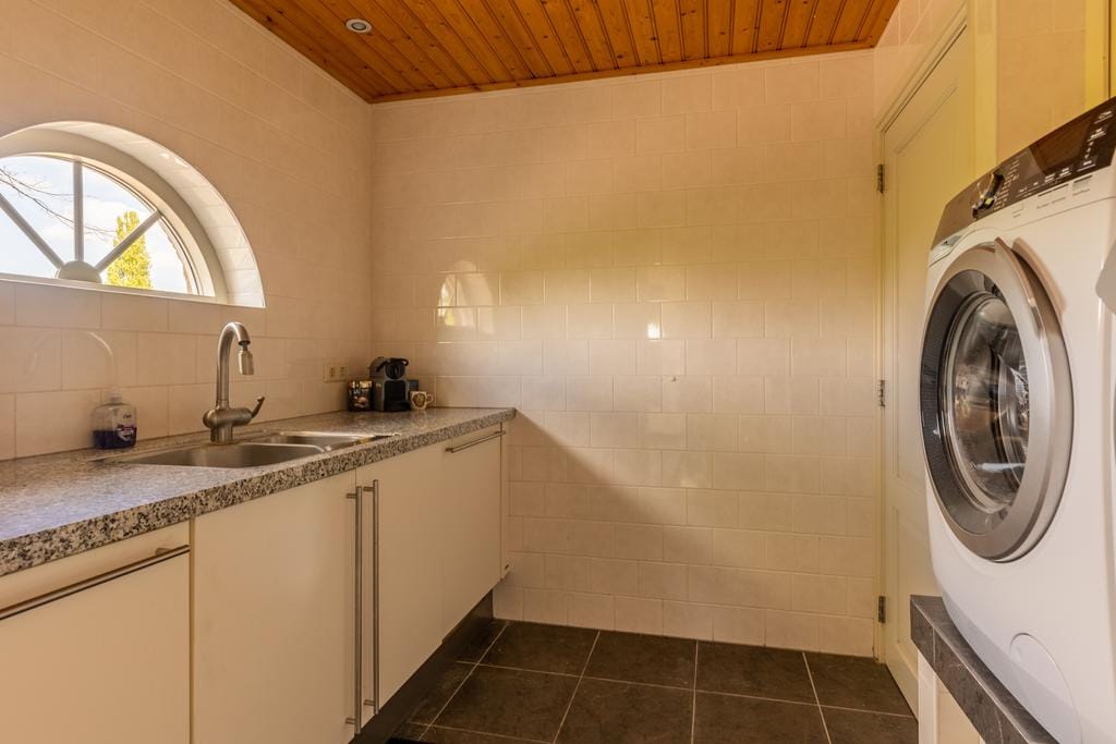 Photo 62 of Roosendaalseweg 24