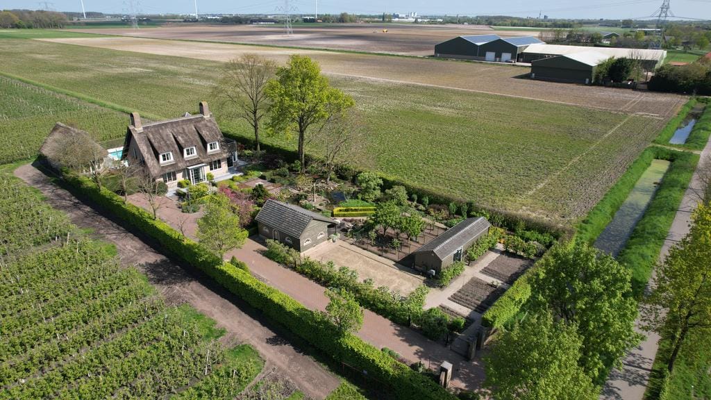 Photo 68 of Roosendaalseweg 24