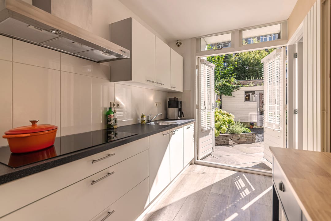 Photo 7 of Van Boetzelaerstraat 69-H