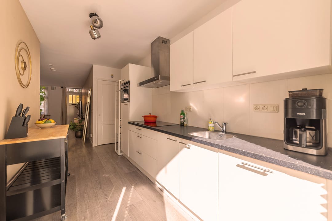 Photo 8 of Van Boetzelaerstraat 69-H