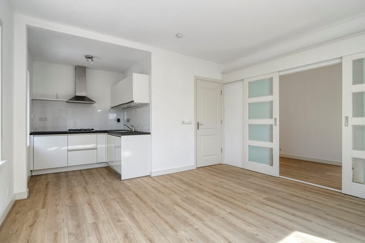 Photo 2 of Julianaweg 204-BS