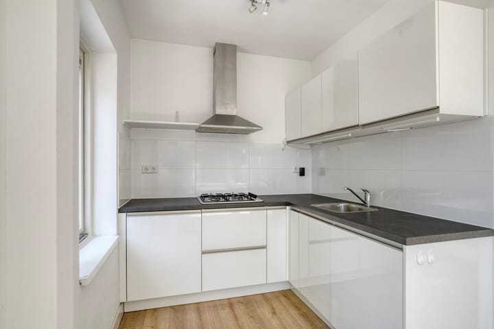 Photo 3 of Julianaweg 204-BS