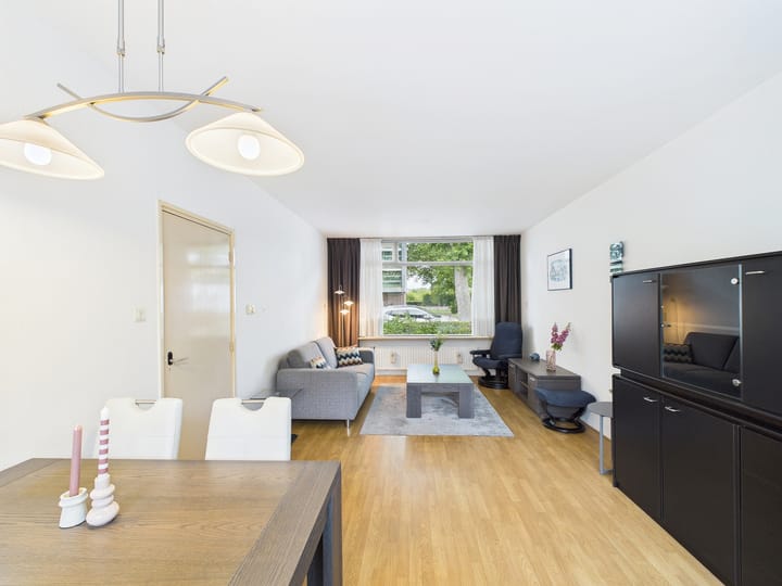 Photo 2 of Diepenbrockstraat 18