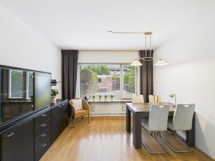 Photo 5 of Diepenbrockstraat 18