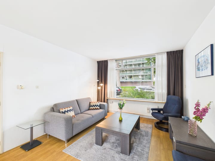 Photo 3 of Diepenbrockstraat 18