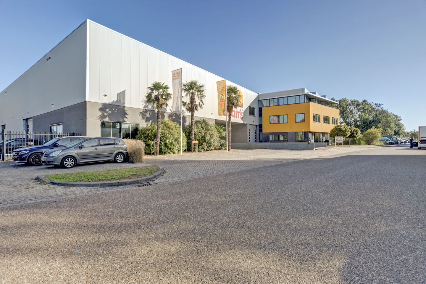 View photo 1 of Distributieweg 33