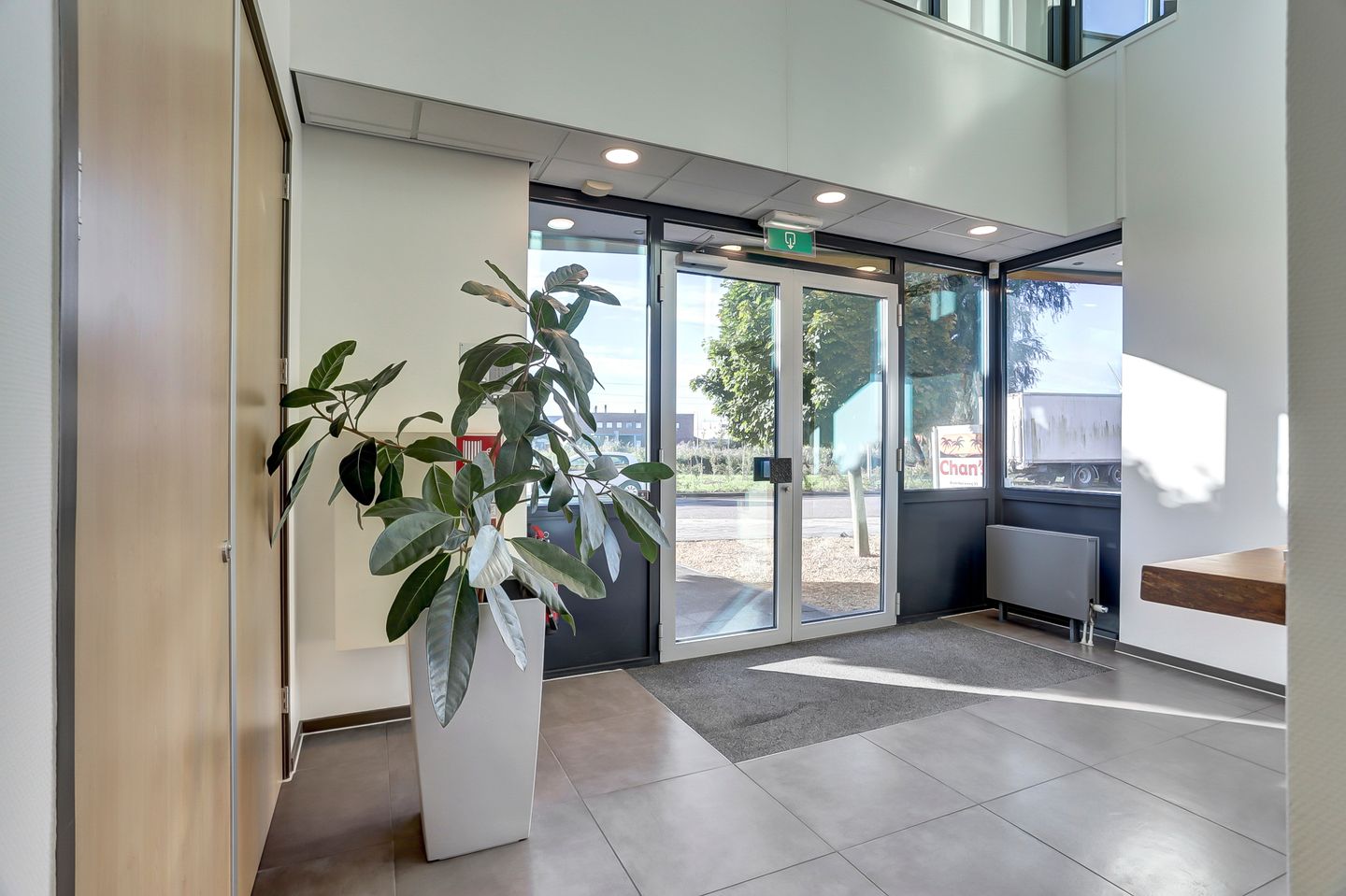 View photo 5 of Distributieweg 33