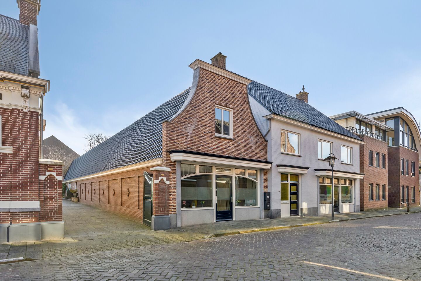 Bekijk foto 2 van Stationsstraat 18