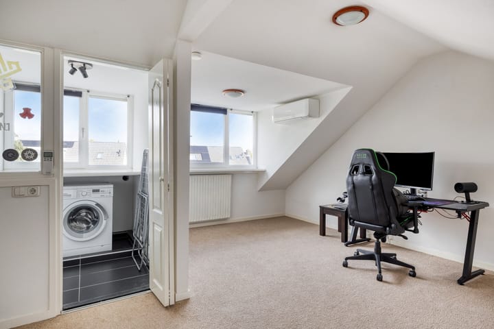 Photo 5 of Oranjetip 13