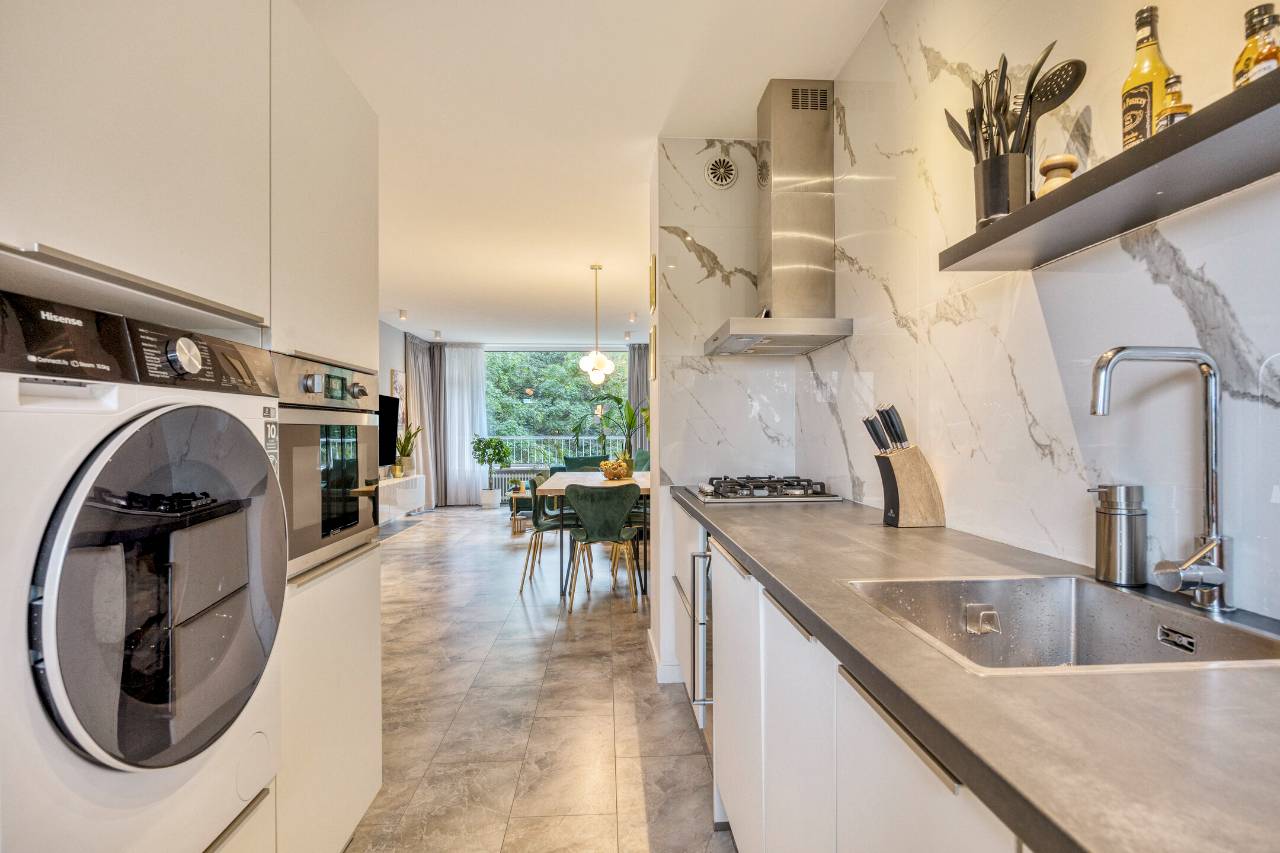 Photo 18 of Van der Hagenstraat 347