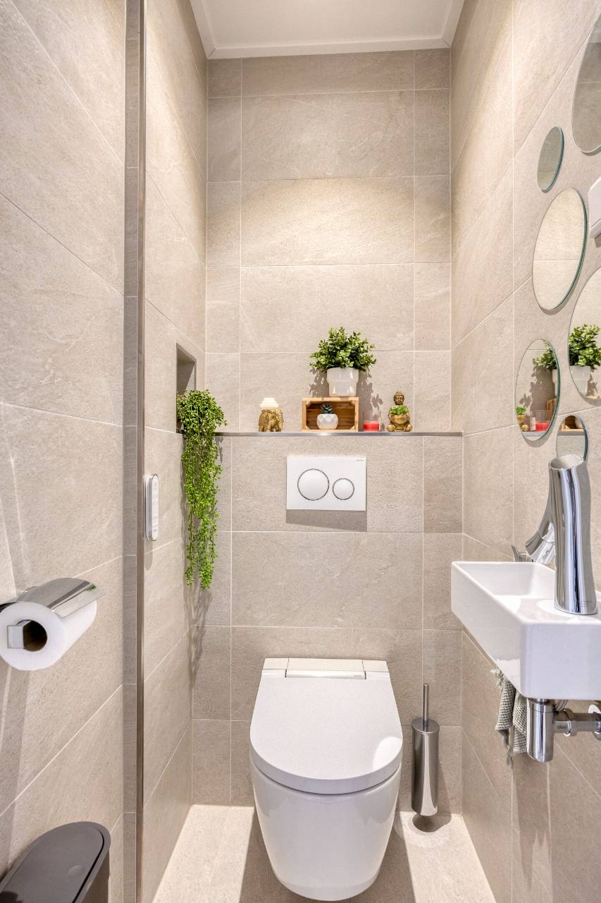 Photo 35 of Van der Hagenstraat 347