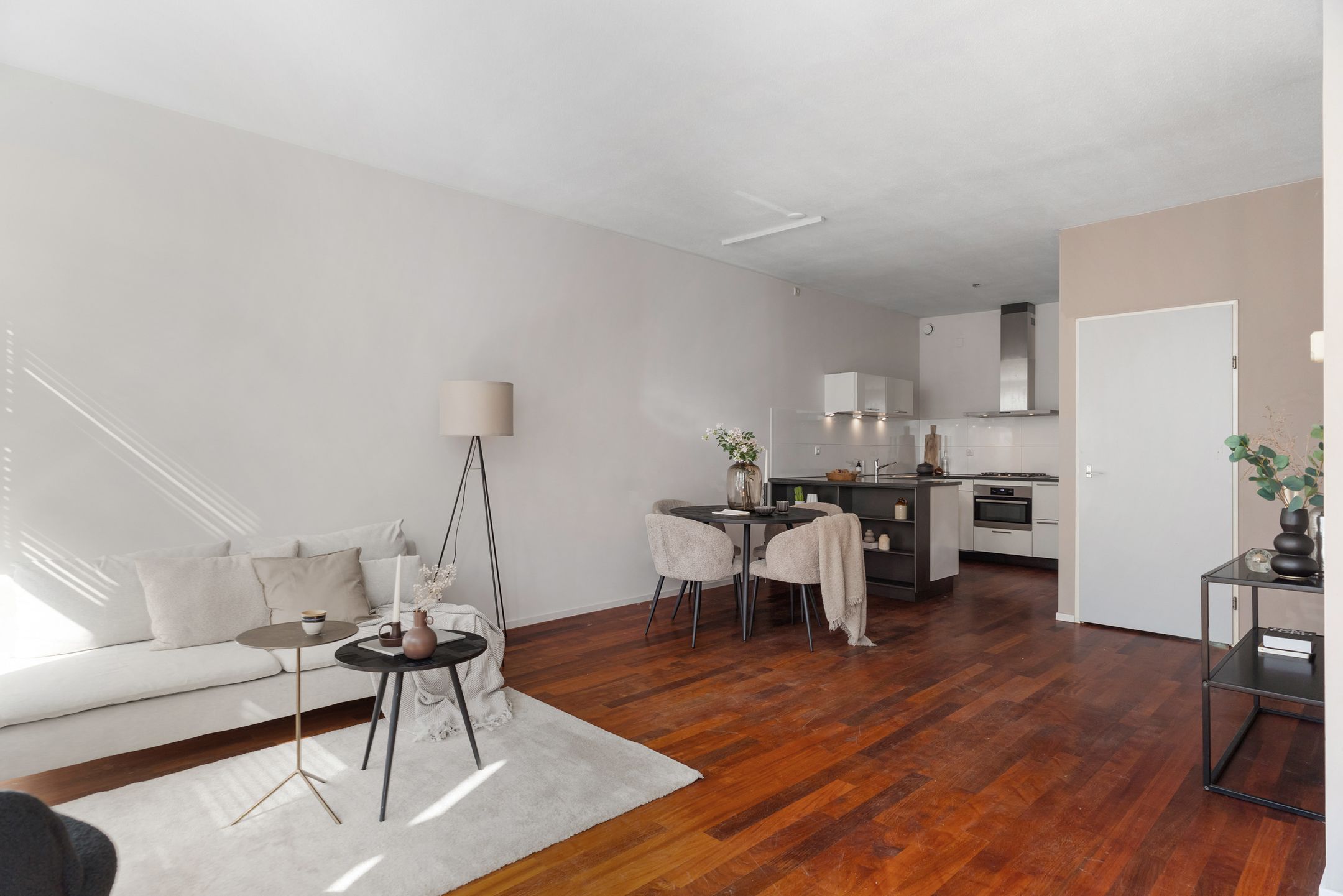 Foto 12 van Middenweg 17-1